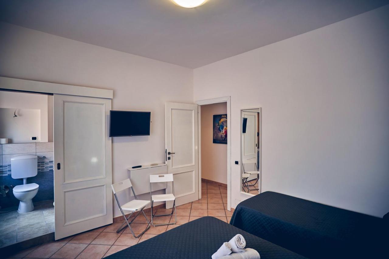 Travelershome 7Metri Guesthouse 치암피노 외부 사진