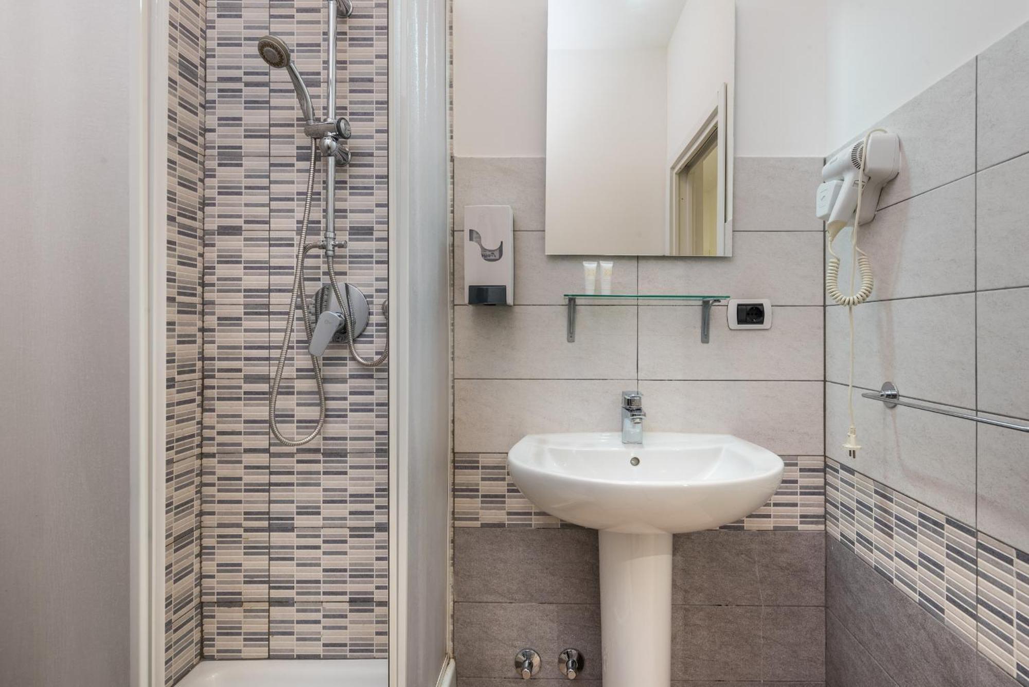 Travelershome 7Metri Guesthouse 치암피노 외부 사진